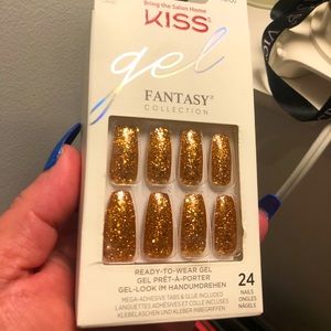 KISS GEL FANTASY NAILS